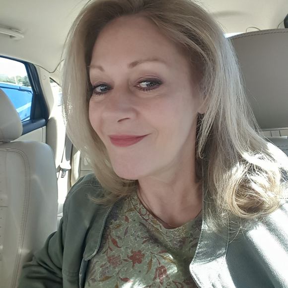 Meet your Posher, Ellen - Picture 1 of 1